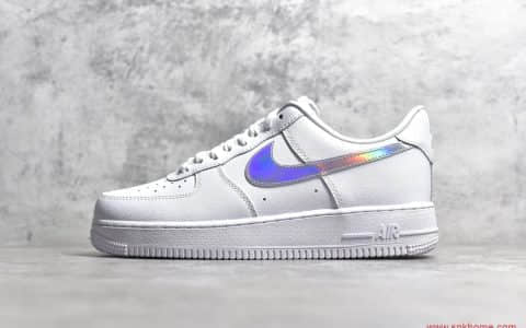 NIKE WMNS Air Force 1 '07"White Iridescen泰光纯原版本耐克空军一号镭射 货号：CJ1646-100