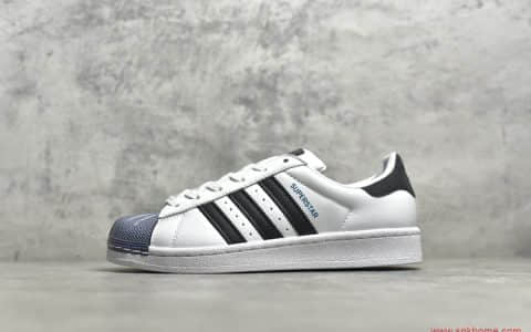 阿迪达斯贝壳头白黑蓝 adidas Originals SUPERSTAR 公司级贝壳头 货号：FW6387