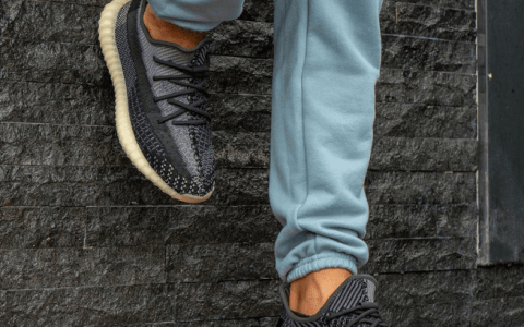 350V2椰子新配色 adidas Yeezy Boost 350 V2 “Asriel” 350V2黑白奥利奥配色发售日期 货号：FZ5000