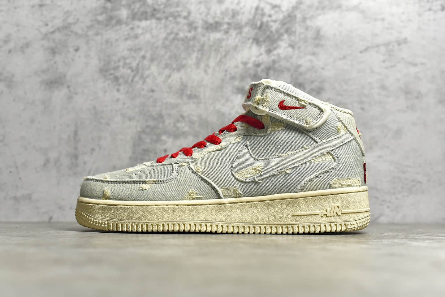 耐克空军丹宁牛仔做旧高帮 Levi's x NIKE Air Force 1 MID 耐克空军李维斯限定联名款 货号：651122-215