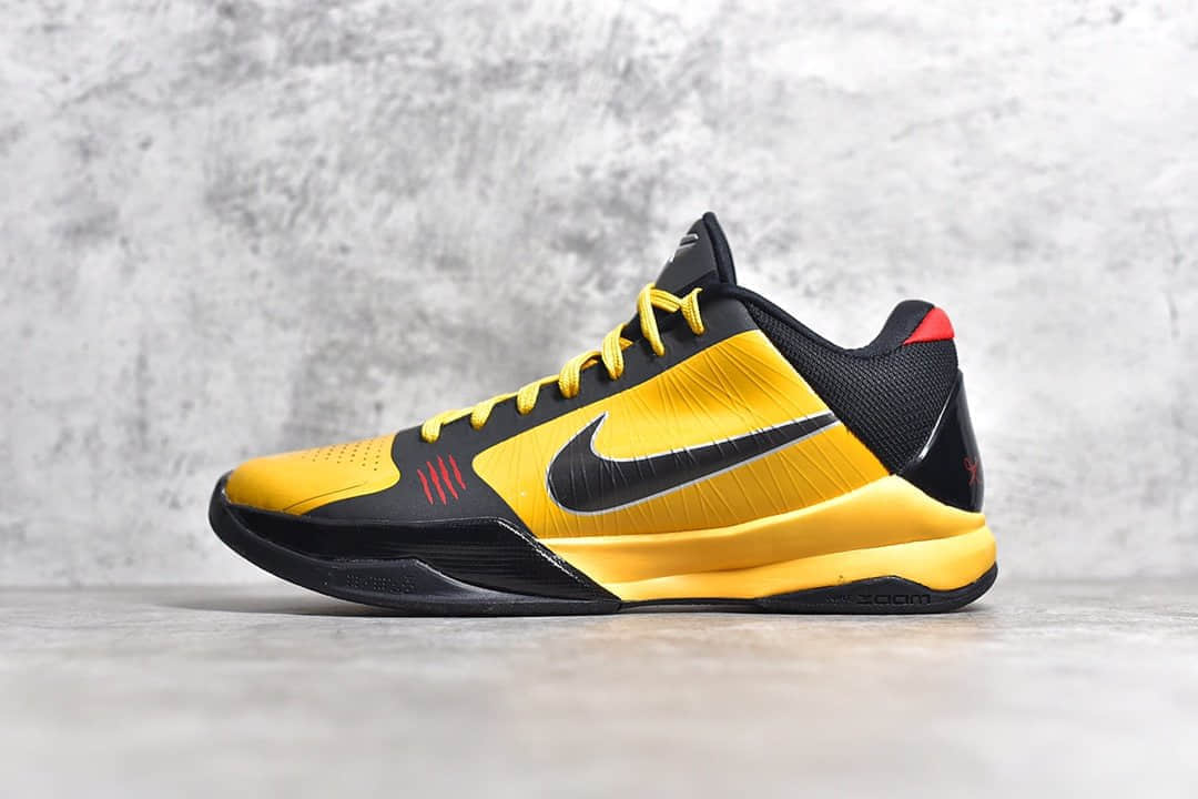 耐克科比5代李小龙配色 NIKE ZK5 "BRUCE LEE" 科比黄黑低帮实战球鞋 货号：386429-701