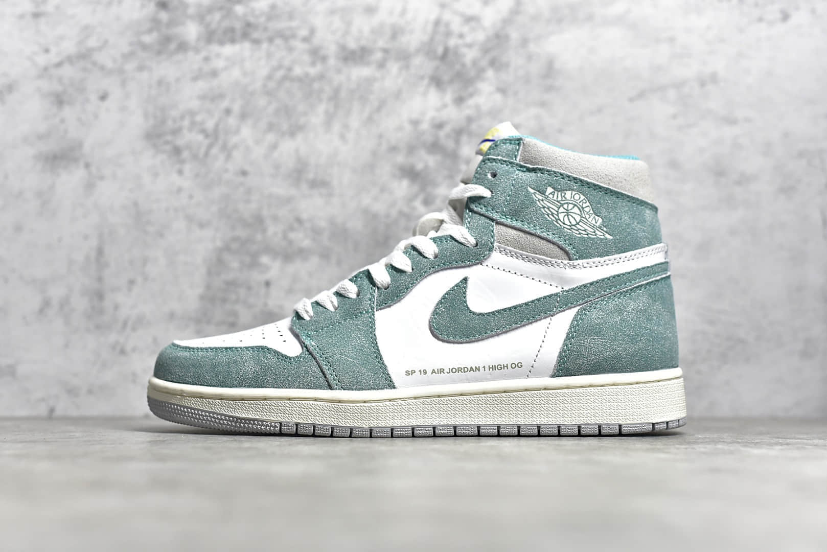 AJ1白绿蒂芙尼高帮 Air Jordan 1 Retro “Turbo Green” 纯原版本AJ1白绿麂皮高帮 货号：555088-311
