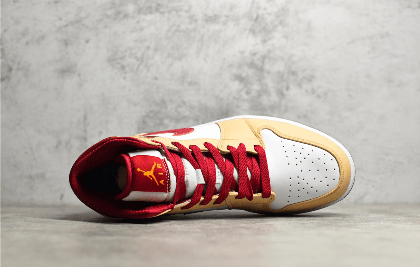 LJR版本AJ1红卡其中帮板鞋 Air Jordan 1 Mid 正品原版AJ1中帮工厂 货号：555724-201
