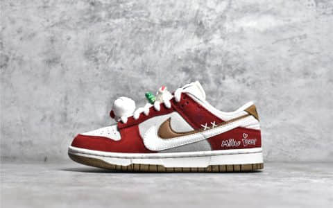 耐克Dunk SE 85 圣诞节主题配色 Nike Dunk Low SE "85" 耐克Dunk灰红麂皮低帮板鞋 货号 DO9457 112